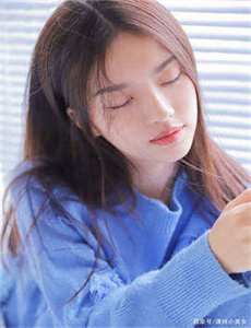 趴桌子打扑克的视频原声