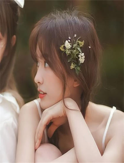 《大家族》叙事手法解析标杆式的：时间线安排与视角切换技巧探讨